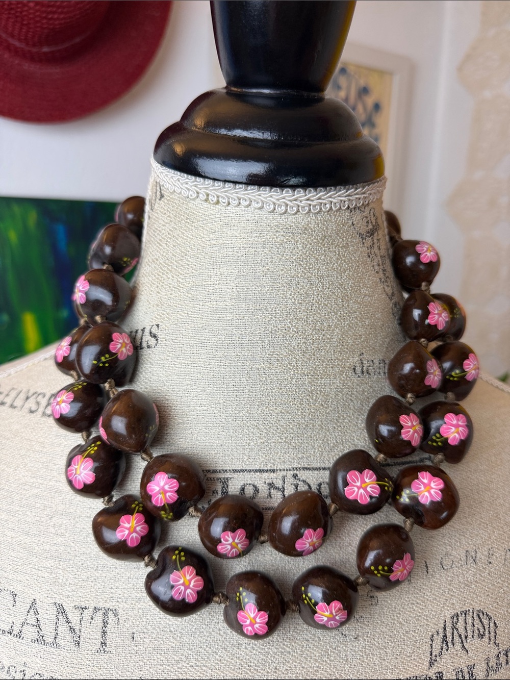 Kukui Tree Nuts  Black Beaded Necklace Handpainted Wawaii Flower Chunky Bead Vtg